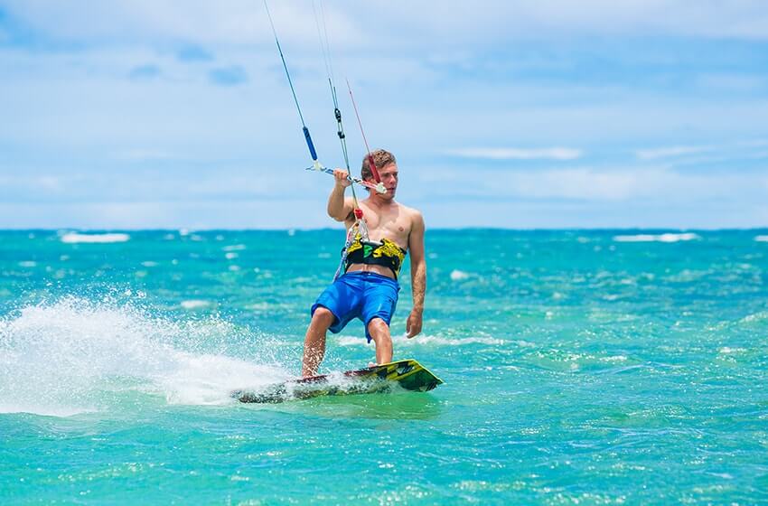  Early tourists choices to the sea of Maldives in fancy dresses and suits